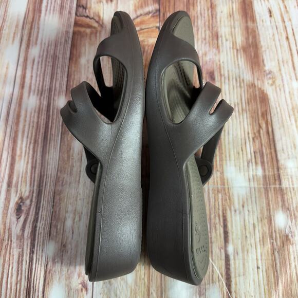 Crocs PATRICIA Size 8 Brown Low Wedge Heel Triple 3 Strap Slides Sandals Shoes - Picture 6 of 9